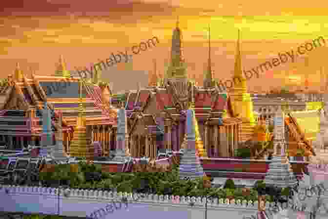 The Majestic Grand Palace In Bangkok, Thailand DK Eyewitness Top 10 Bangkok (Pocket Travel Guide)