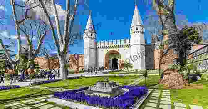 The Majestic Topkapi Palace, A Former Residence Of Ottoman Sultans DK Eyewitness Top 10 Istanbul (Pocket Travel Guide)